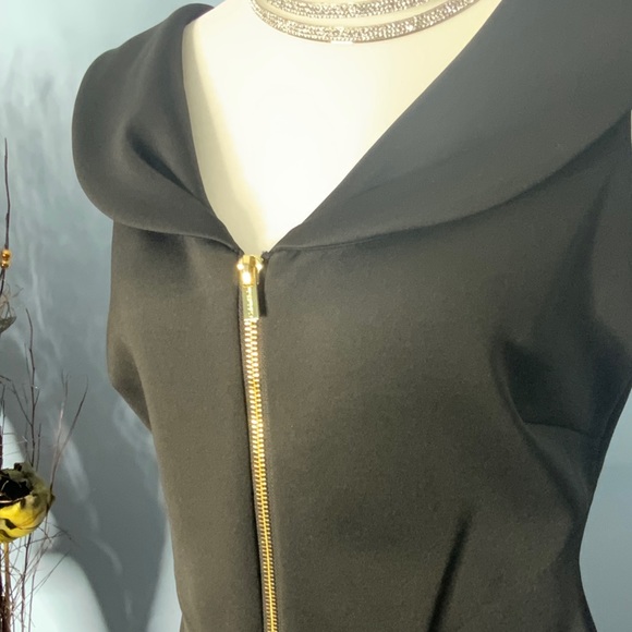 Sexy and sleek black dress - Picture 3 of 9